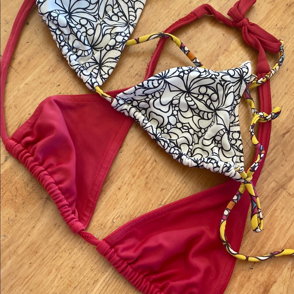 2 Bikini Tops - M size Red and Patterned